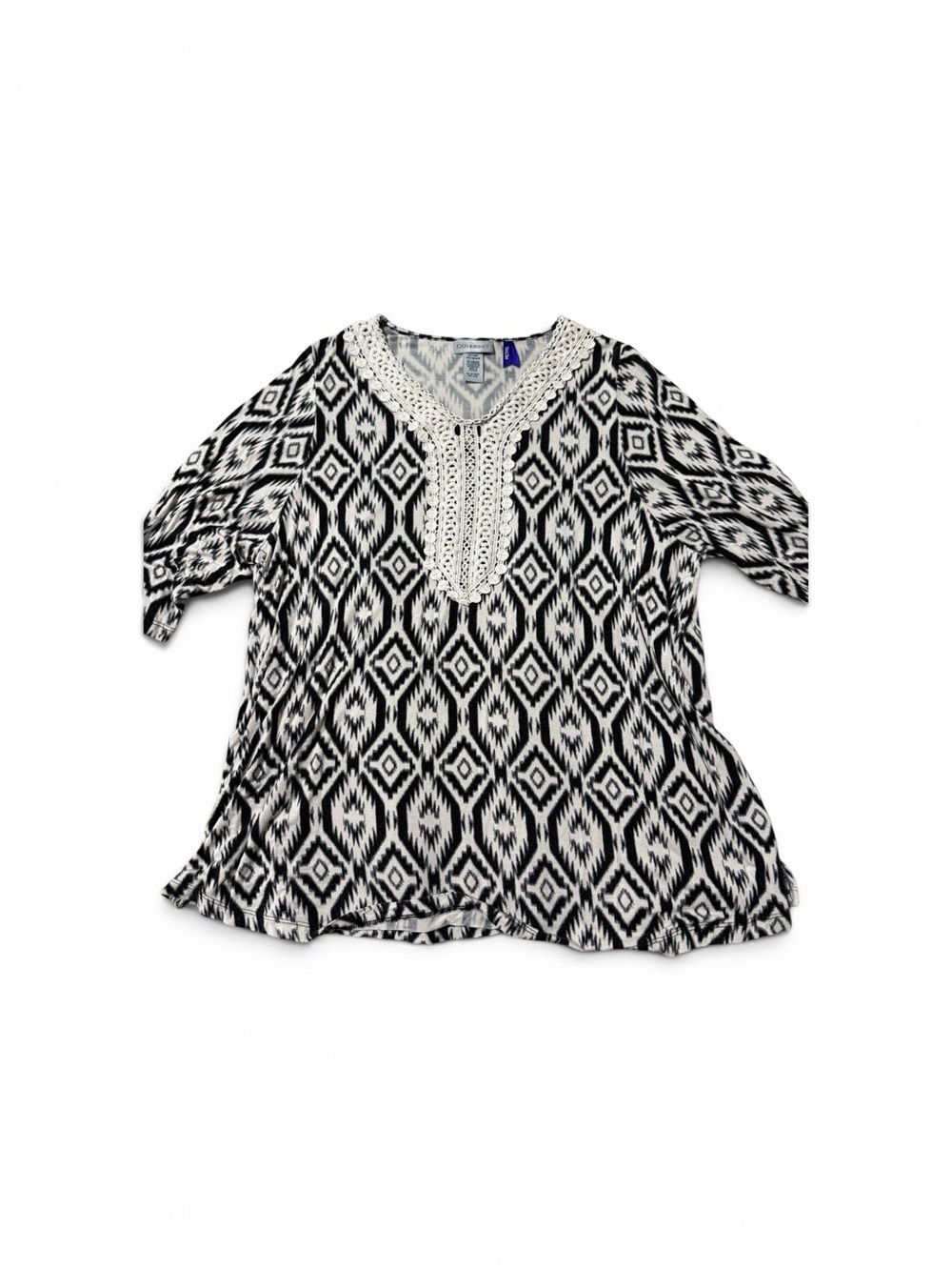 Catherine’s Black & White Geometric Crochet Short sleeve top